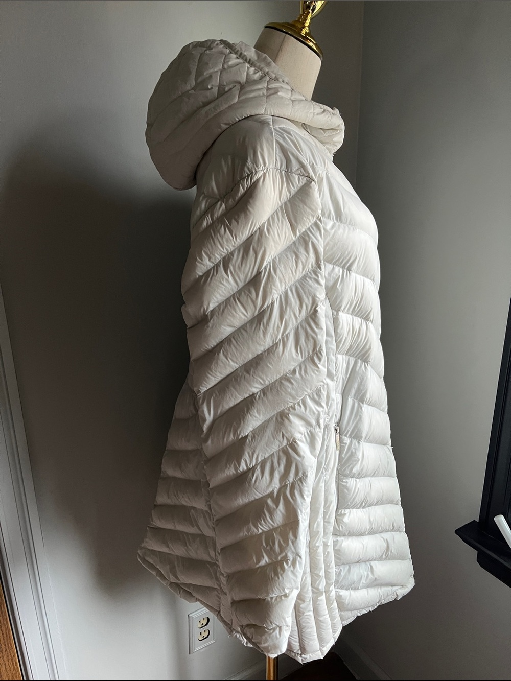 MICHAEL Michael Kors Women's Soft Gray Hooded Long Puffer Coat - Size XL - Picture 5 of 15